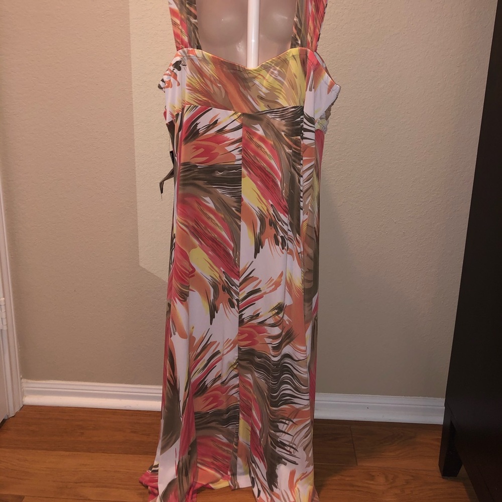 ATTITUDES by Renée - Beautiful Spring Dress - Picture 2 of 5